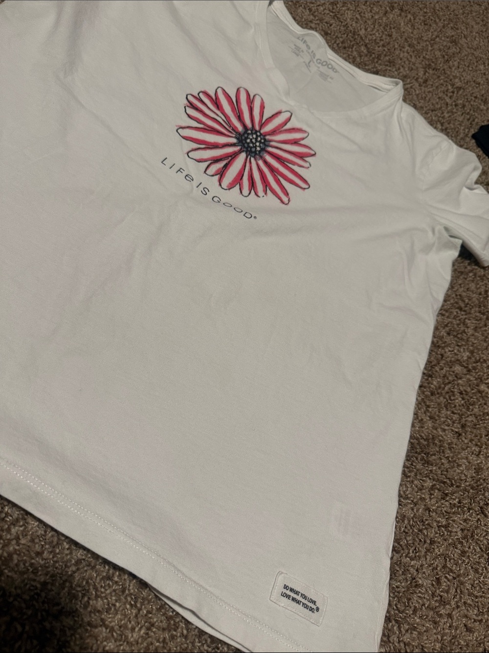 Life is Good white v-neck tee w/red, white & blue flower design (L) - EUC!